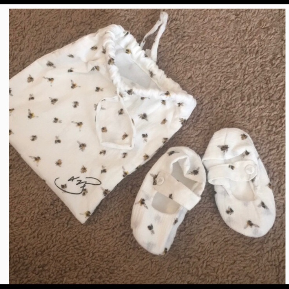 Victoria Beckham bee booties 3-6 months